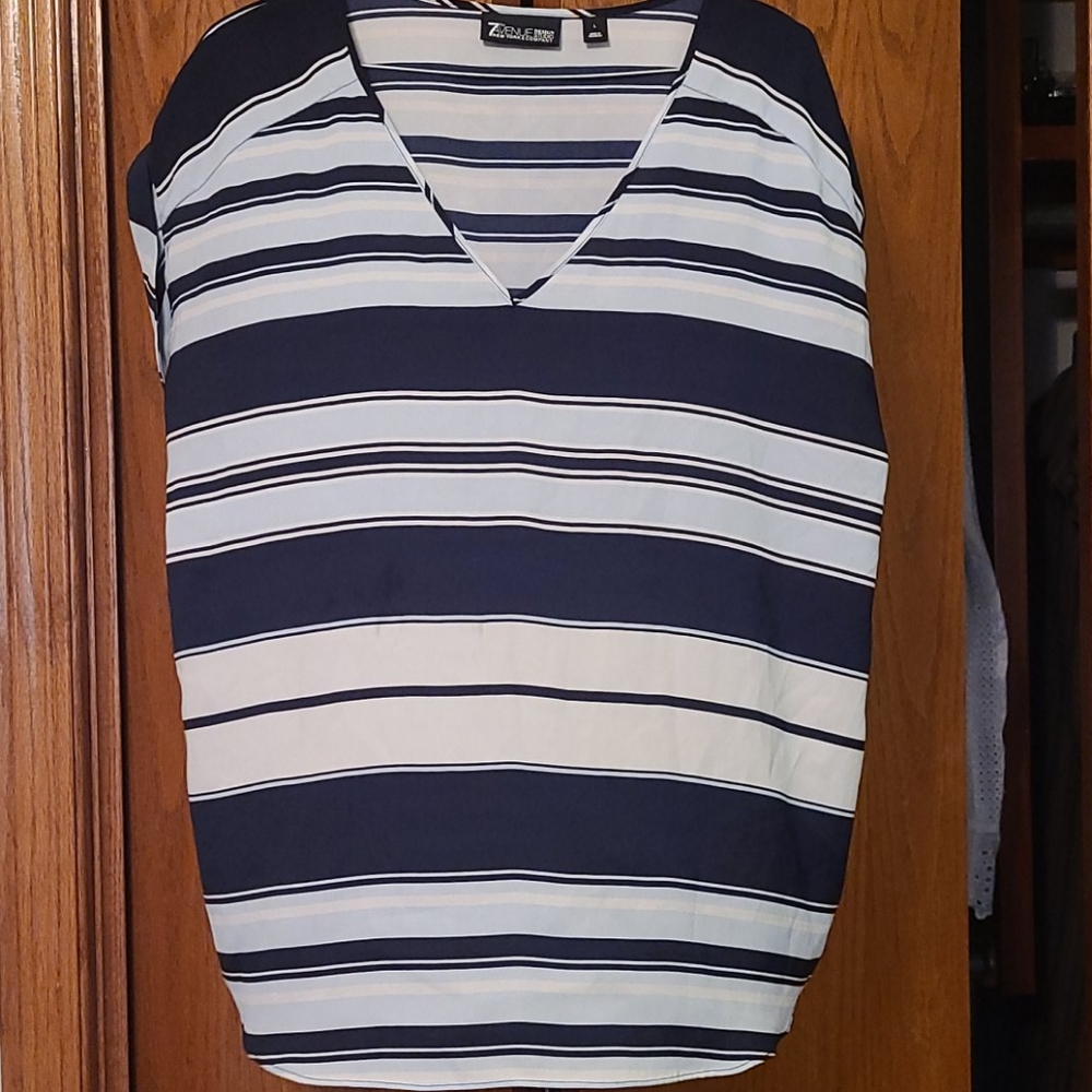 She'll sleeve blouse - Picture 3 of 10